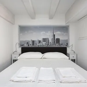 Nest For 2 In Fashion District Via S Cecilia Apartment