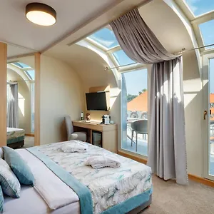 Otel Clement