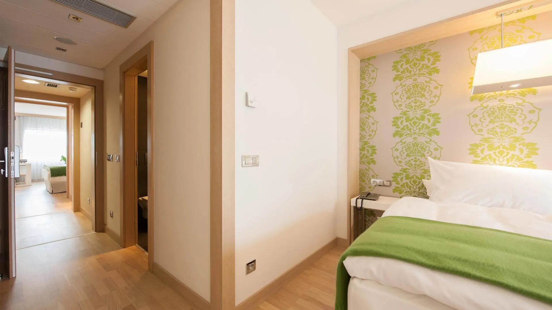 Occidental Praha Five Hotel 4*, Prague